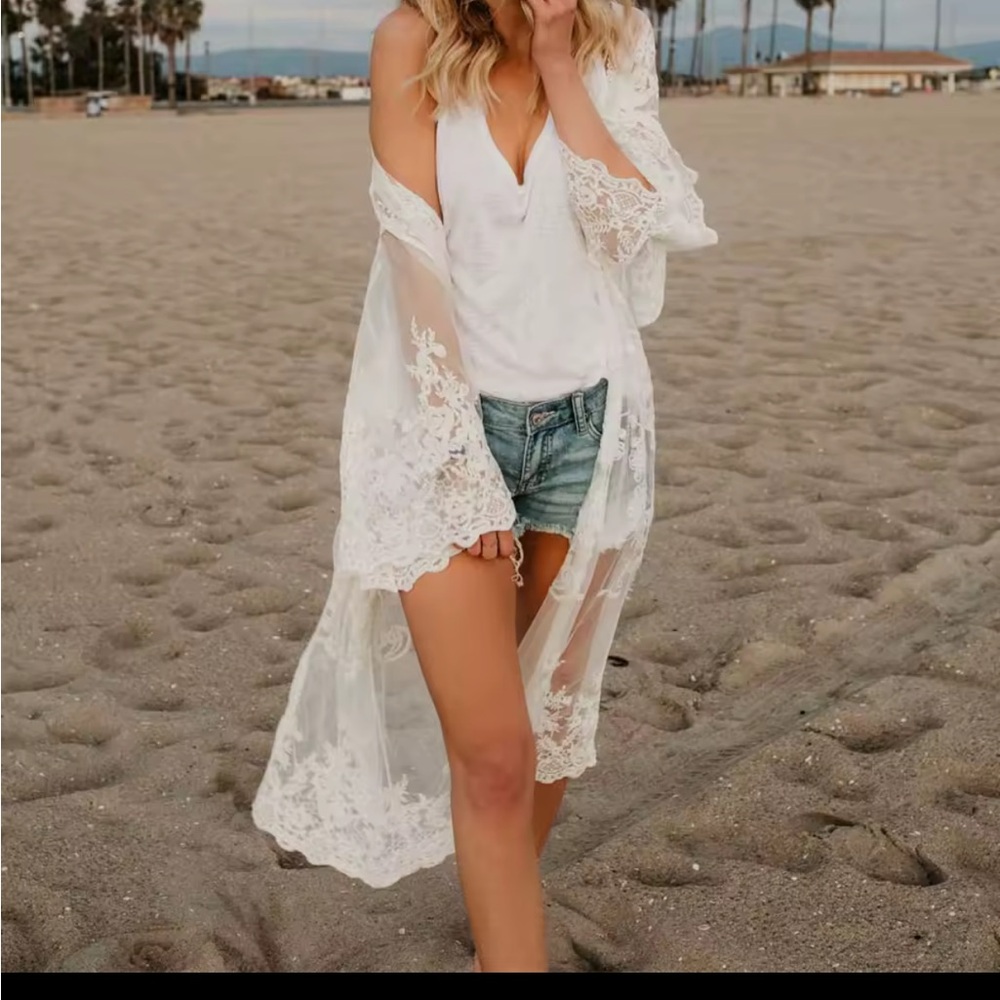 Elegant White Lace Beach Cover-Up - Picture 4 of 6